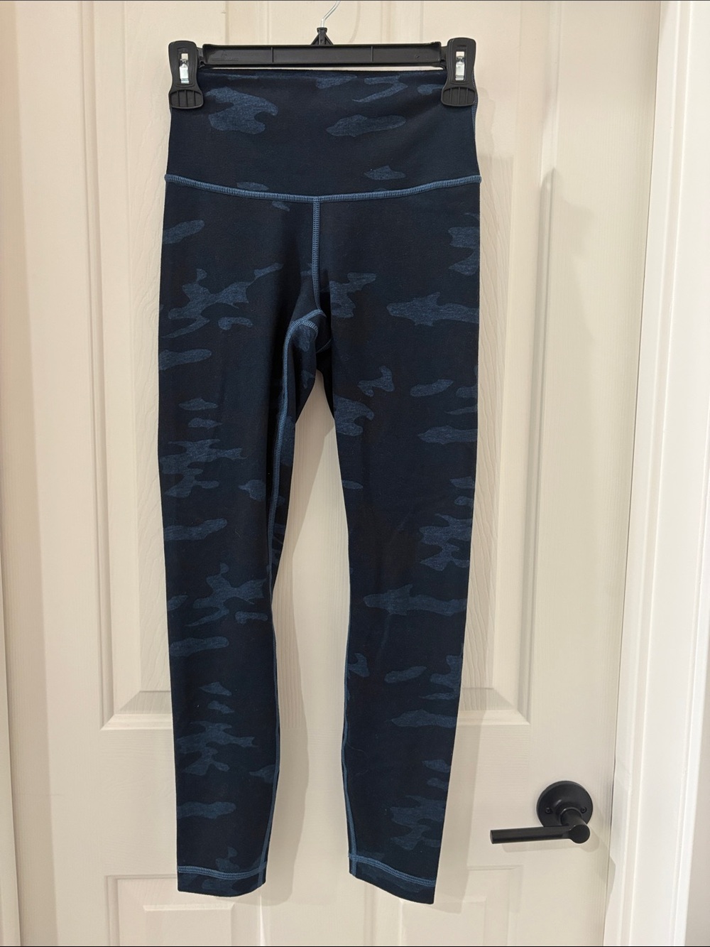 Lululemon sz 4 High-Waist Navy Camo Leggings Wunder Under